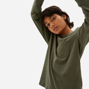Everlane Org cotton long sleeve box cut pocket tee